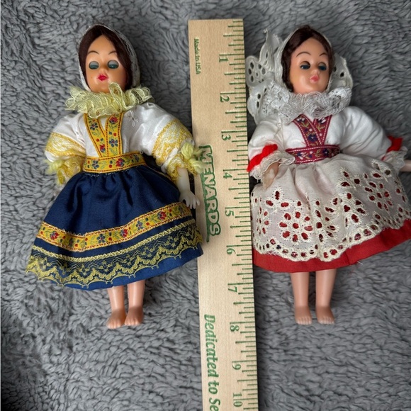 Vintage Traditional Dolls collectibles with Blue and White Dresses blinking eyes - Picture 10 of 10